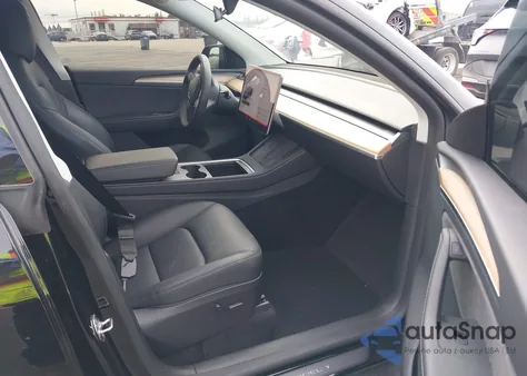 2025 Tesla Model Y Long Range Dual Motor Rear-Wheel Drive from USA, damaged, VIN 7SAYGDED4SA367652